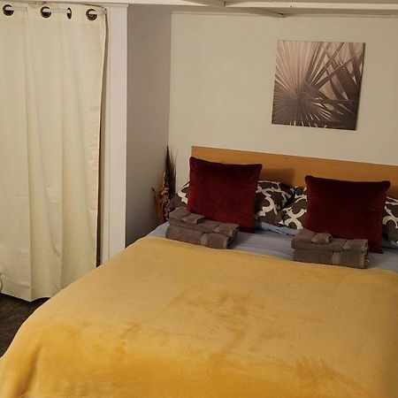 Appartement Lower Level Apt 6Ft High Close To Hwy Netflix Wifi à Edmundston Extérieur photo