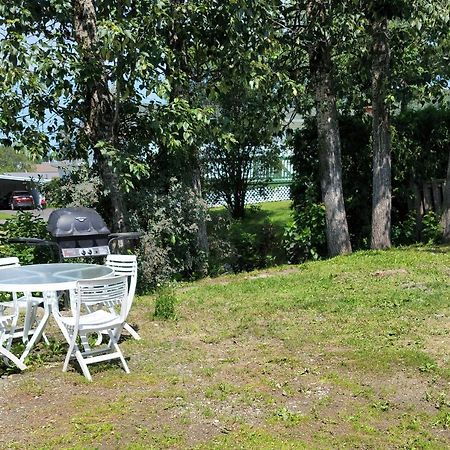 Appartement Lower Level Apt 6Ft High Close To Hwy Netflix Wifi à Edmundston Extérieur photo