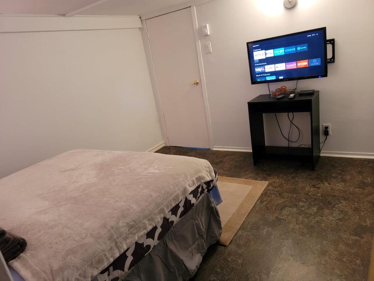 Appartement Lower Level Apt 6Ft High Close To Hwy Netflix Wifi à Edmundston Extérieur photo
