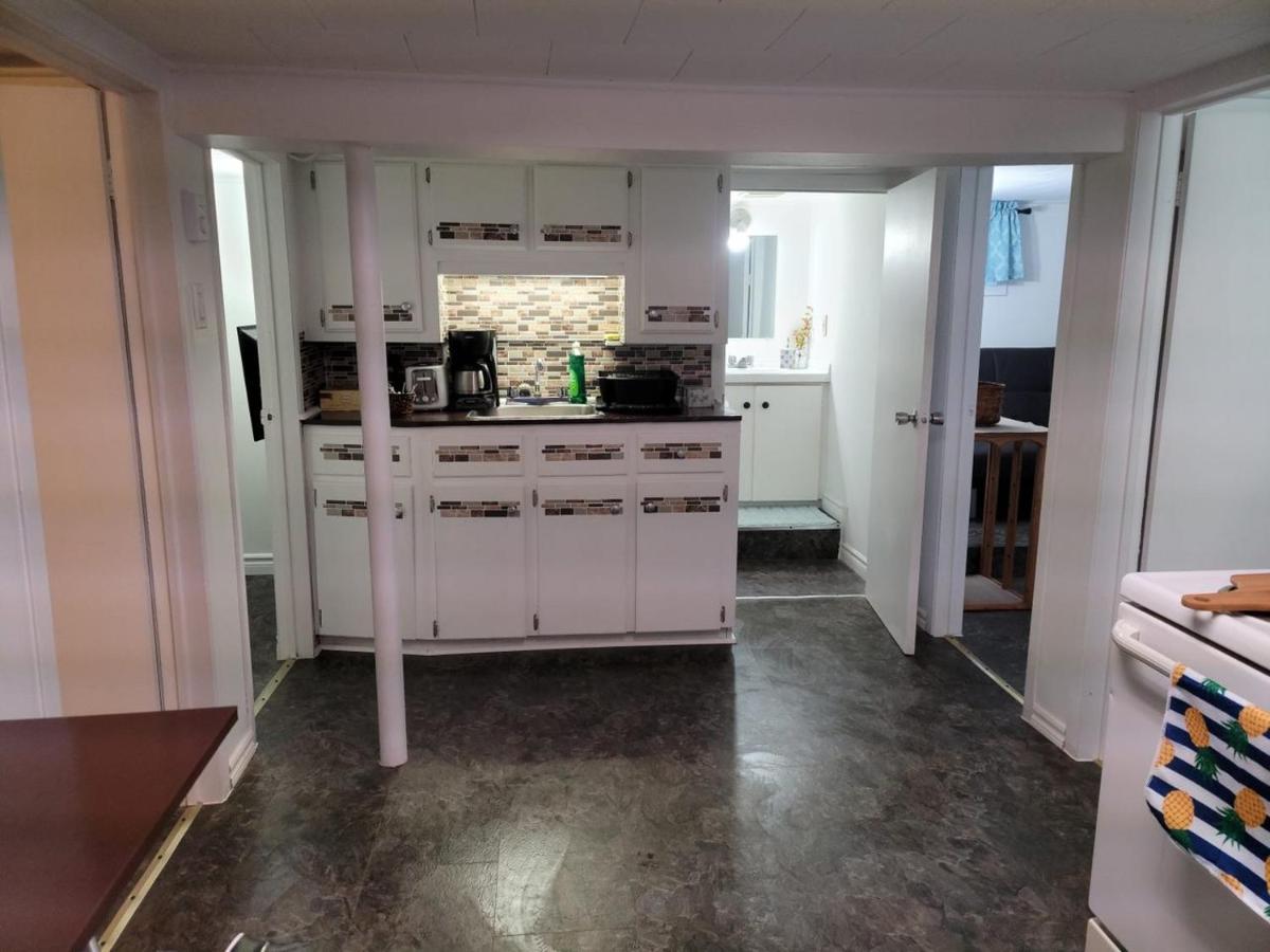 Appartement Lower Level Apt 6Ft High Close To Hwy Netflix Wifi à Edmundston Extérieur photo
