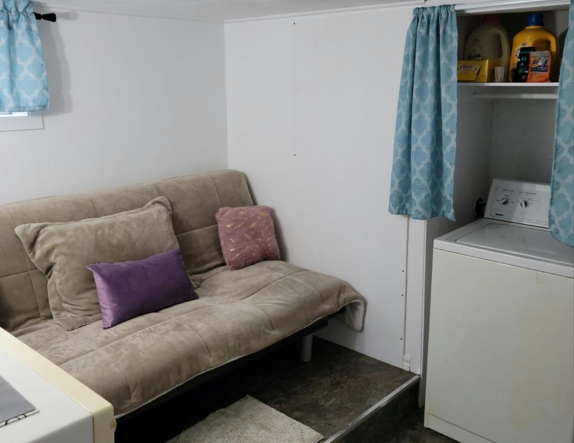 Appartement Lower Level Apt 6Ft High Close To Hwy Netflix Wifi à Edmundston Extérieur photo